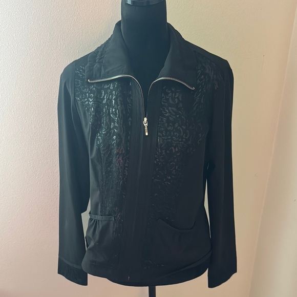Chico’s Zenergy black full front zipper light jacket shimmer animal print Sz S - Picture 1 of 8